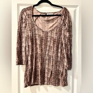 Ladies shirt. Jennifer Lopez.